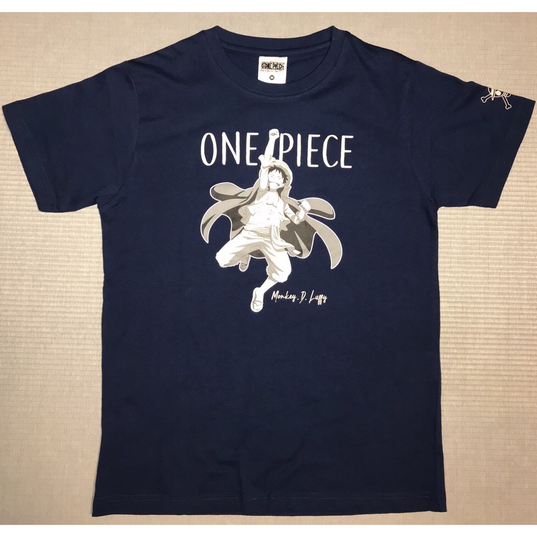 ONE PIECE(ワンピース)のメルカリ便【新品】ワンピース　ONE PIECE　ルフィ　Tシャツ　大人用　M メンズのトップス(Tシャツ/カットソー(半袖/袖なし))の商品写真