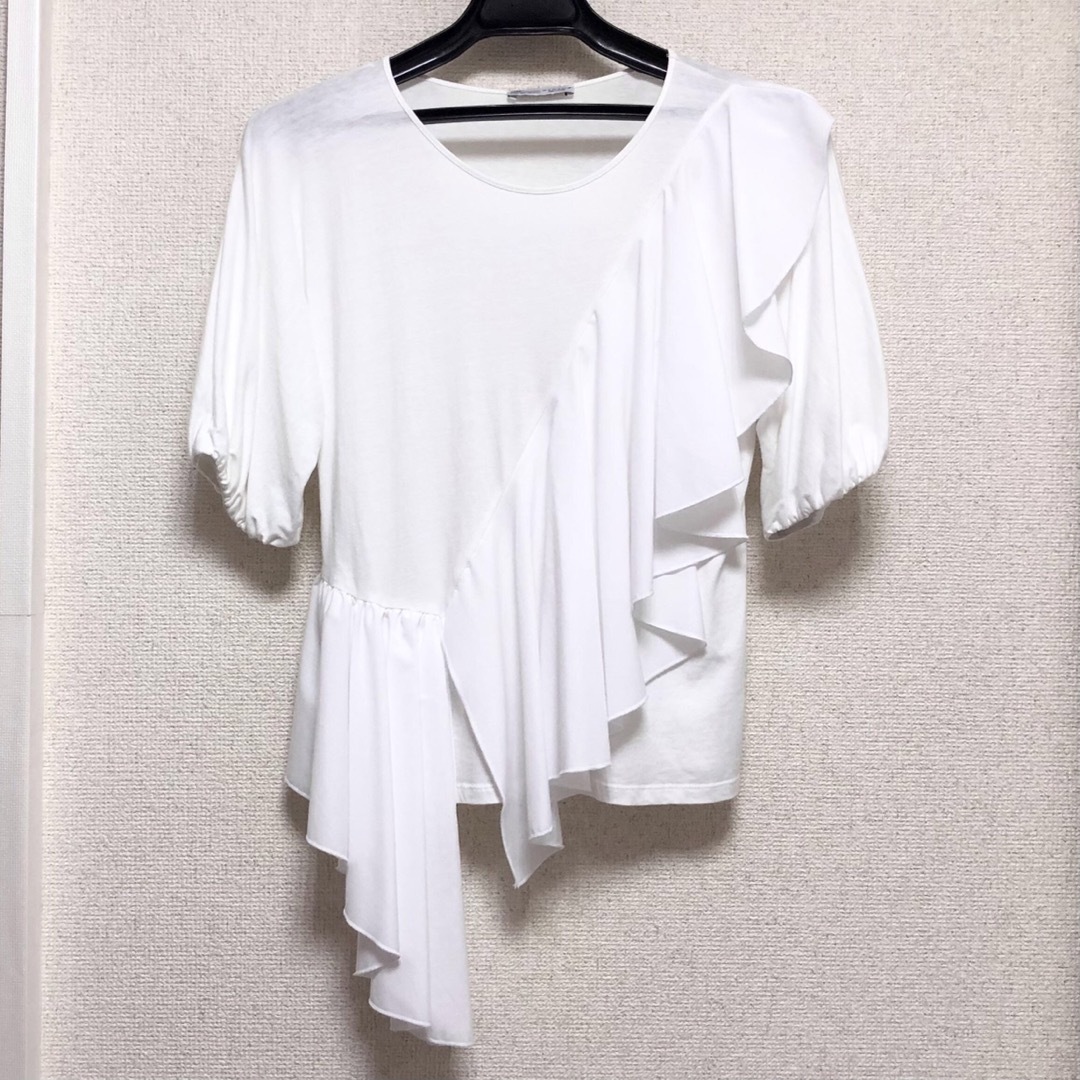 ZARA(ザラ)の美品 ZARA ザラ フリルドレープ 半袖Tシャツ 白  レディースのトップス(Tシャツ(半袖/袖なし))の商品写真