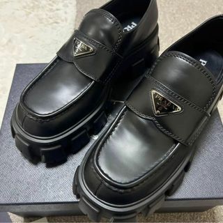 PRADA - ☆美品 プラダ シボ革 シルバー ロゴプレート ドライビング