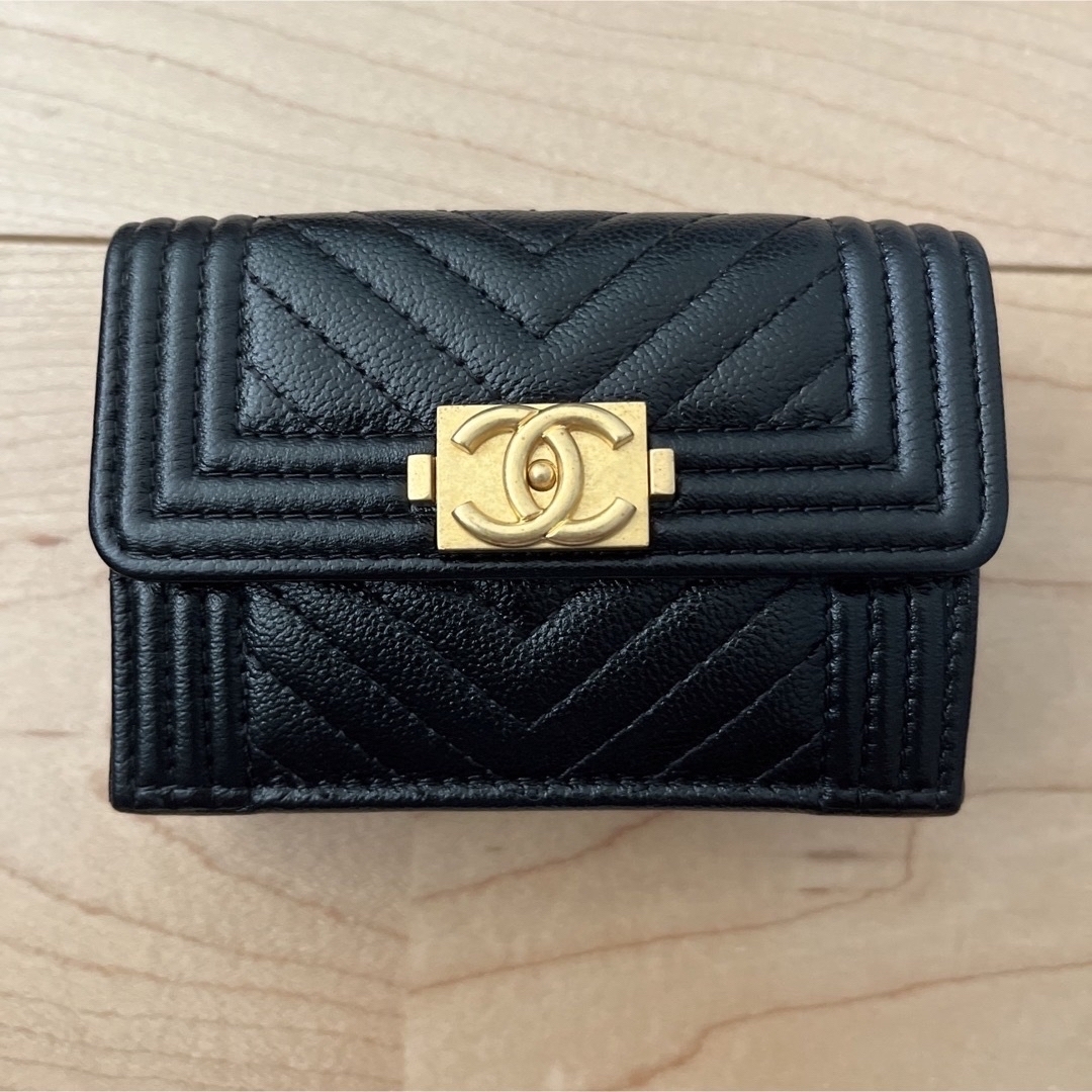 CHANEL(シャネル)のボーイシャネル三つ折り財布 レディースのファッション小物(財布)の商品写真