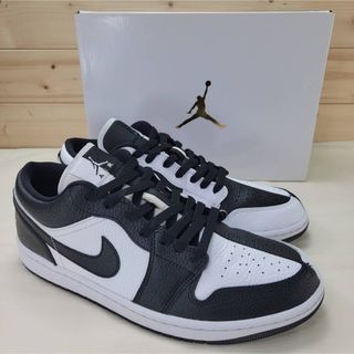 ジョーダン(Jordan Brand（NIKE）)のナイキ ウィメンズ エアジョーダン1 ロー "オマージュ" 白/黒 28㎝(スニーカー)