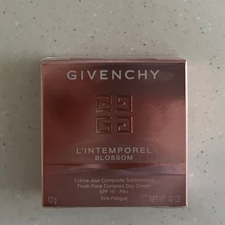 ジバンシィ(GIVENCHY)のランタンポレル ブロッサム クリーム コンパクト店頭販売価格税込：9680円(化粧下地)