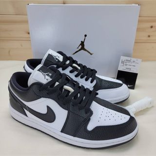 ジョーダン(Jordan Brand（NIKE）)のナイキ ウィメンズ エアジョーダン1 ロー "オマージュ" 白/黒 26.5㎝(スニーカー)