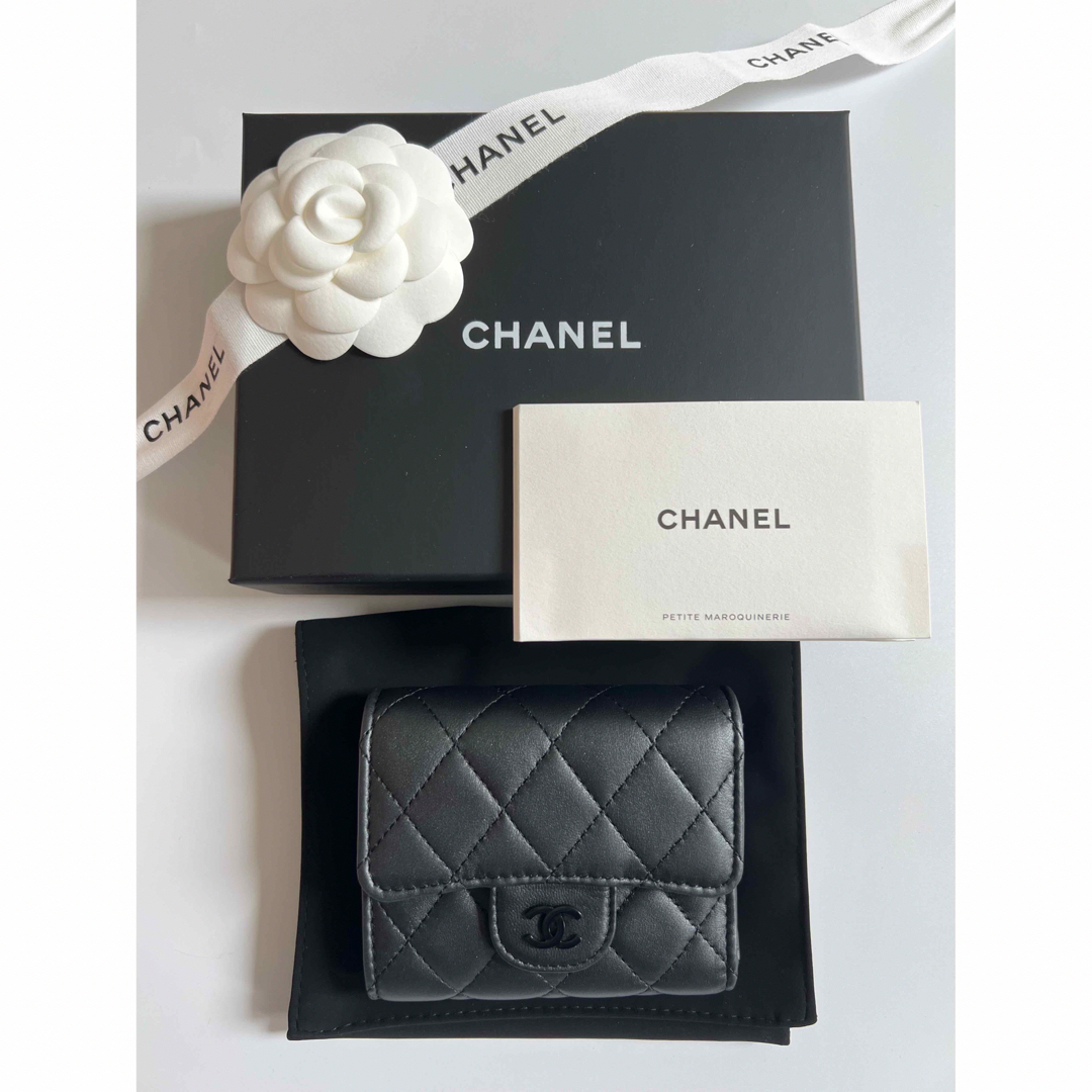 新品　CHANEL  スモールフラップウォレット　財布　オールブラック