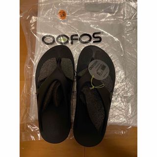 ウーフォス(OOFOS)の格安 oofos 28cm 黒 27センチ前後の方オススメ(サンダル)