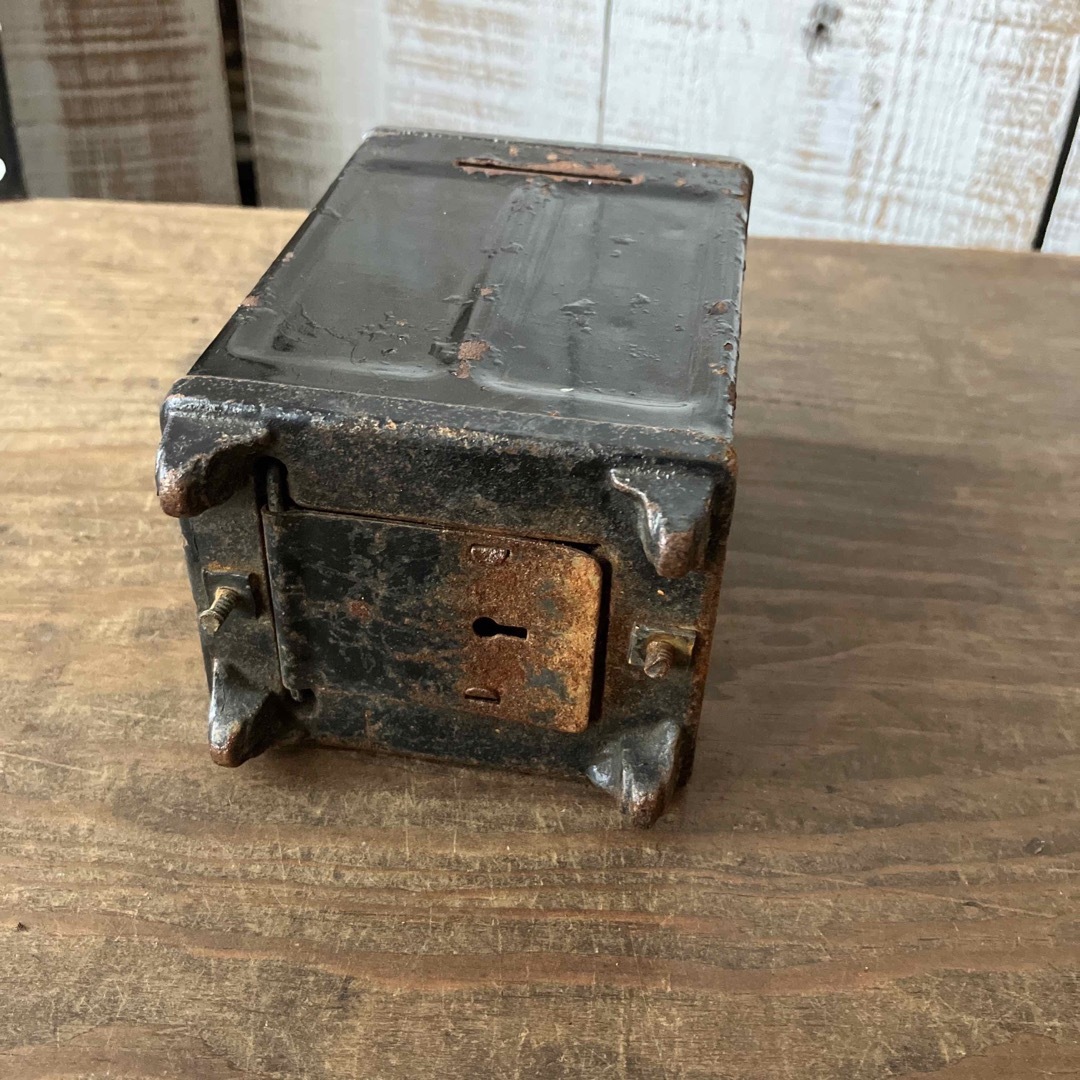 ヴィンテージ 昔の金庫型 貯金箱の通販 by リン's shopプロフ ヴィンテージ 昔の金庫型 貯金箱の通販 by リン's shopプロフ