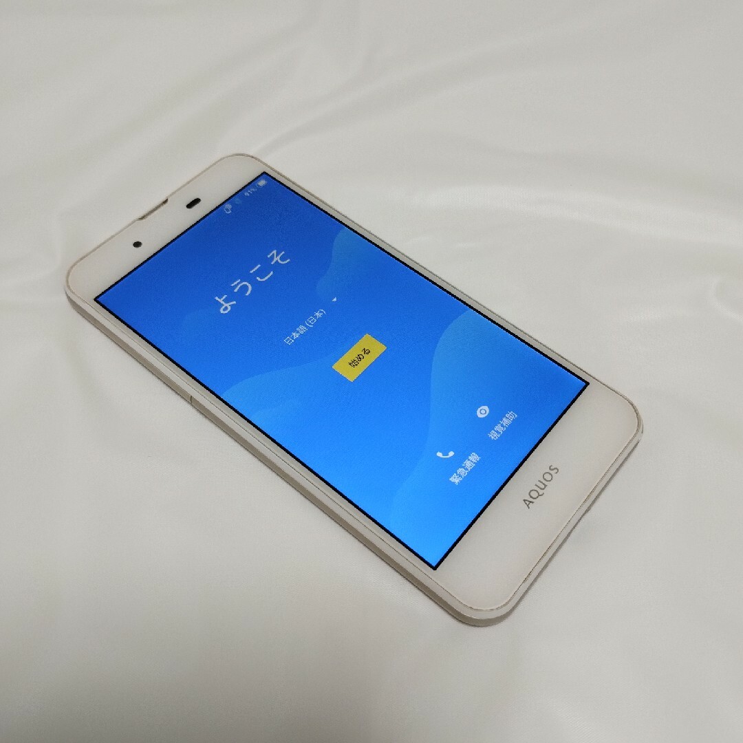 AQUOS(アクオス)のAQUOS L02 ホワイト 16 GB スマホ/家電/カメラのスマートフォン/携帯電話(スマートフォン本体)の商品写真