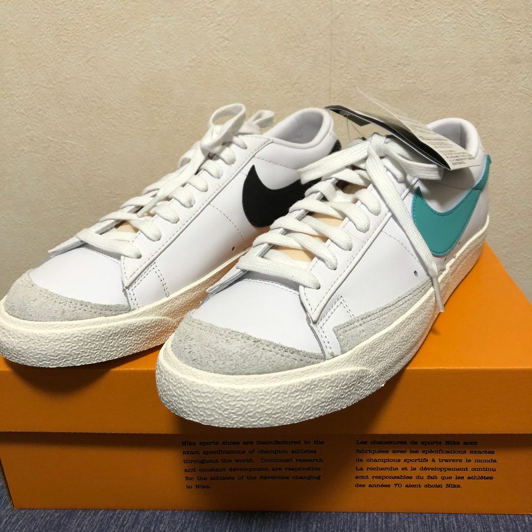 NIKE(ナイキ)のNIKE BLAZER LOW 77 VNTG US10.5 メンズの靴/シューズ(スニーカー)の商品写真