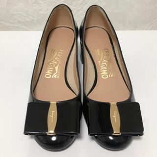 サルヴァトーレフェラガモ(Salvatore Ferragamo)のサルバトーレフェラガモ ヴァラ パンプス　3 1/2D(ハイヒール/パンプス)