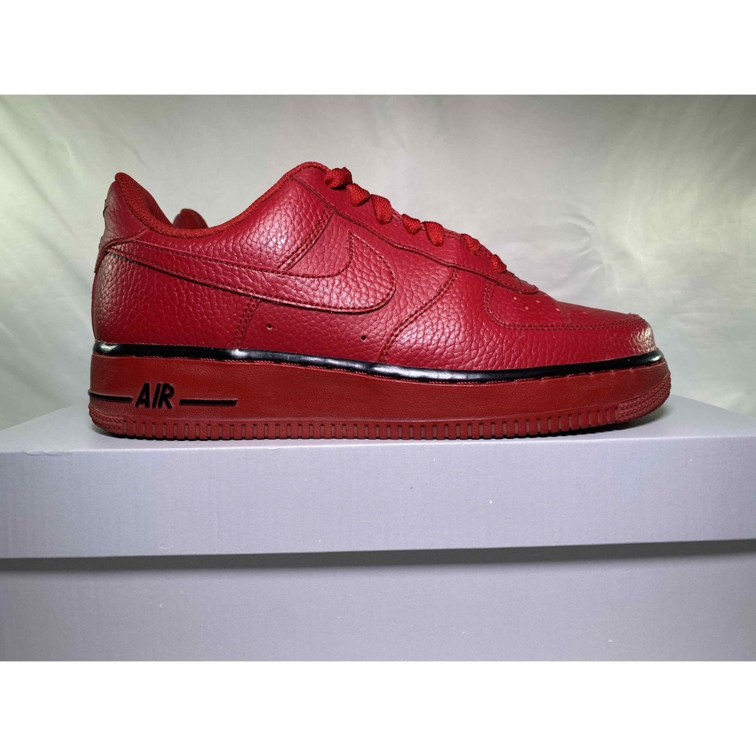 NIKE(ナイキ)のNIKE AIR FORCE 1 07 LE/RED 24.5cm メンズの靴/シューズ(スニーカー)の商品写真