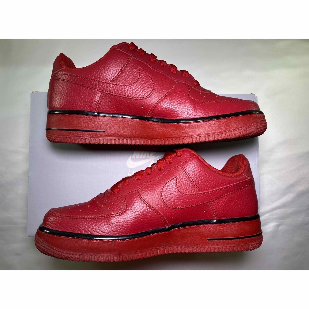 NIKE(ナイキ)のNIKE AIR FORCE 1 07 LE/RED 24.5cm メンズの靴/シューズ(スニーカー)の商品写真