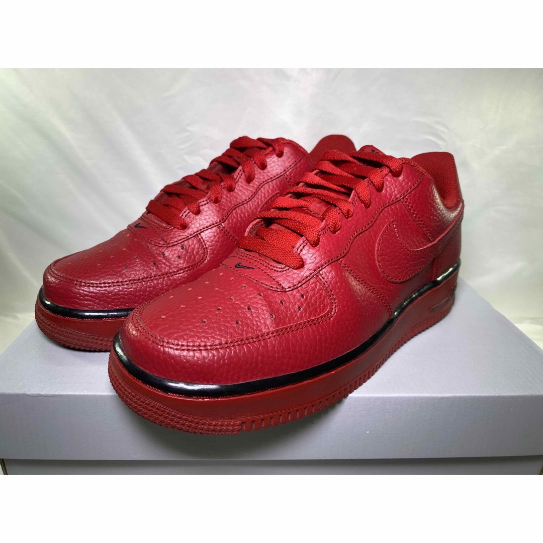 NIKE(ナイキ)のNIKE AIR FORCE 1 07 LE/RED 24.5cm メンズの靴/シューズ(スニーカー)の商品写真