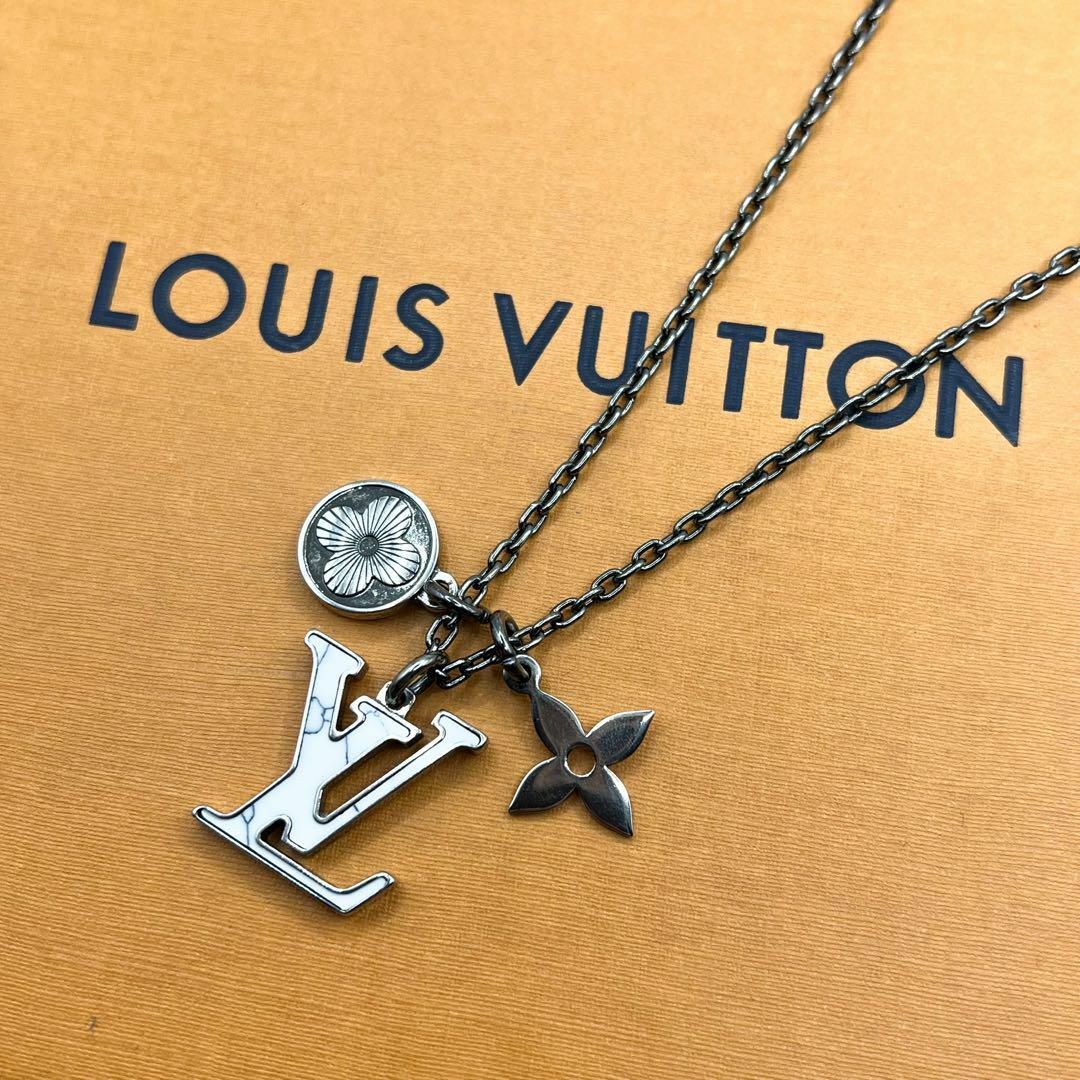 ルイヴィトン LOUIS VUITTON ネックレス
 LVイニシャル モノグラムフラワー ペンダント M00317 シルバー