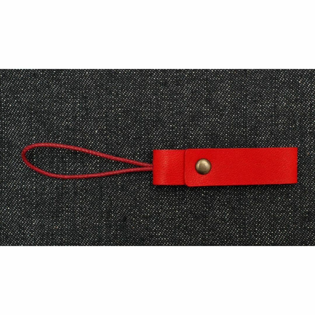小さな革製ストラップ (赤色) ハンドメイドのアクセサリー(キーホルダー/ストラップ)の商品写真