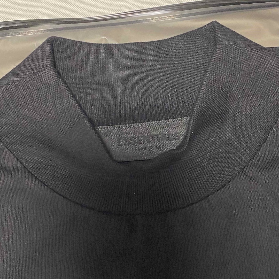 FEAR OF GOD(フィアオブゴッド)のFOG エッセンシャルズ Tシャツ jet black 黒 XS ラバー ロゴ メンズのトップス(Tシャツ/カットソー(半袖/袖なし))の商品写真