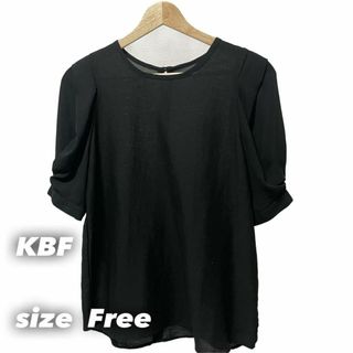 ケービーエフ(KBF)のKBF デザイントップス(Tシャツ(半袖/袖なし))