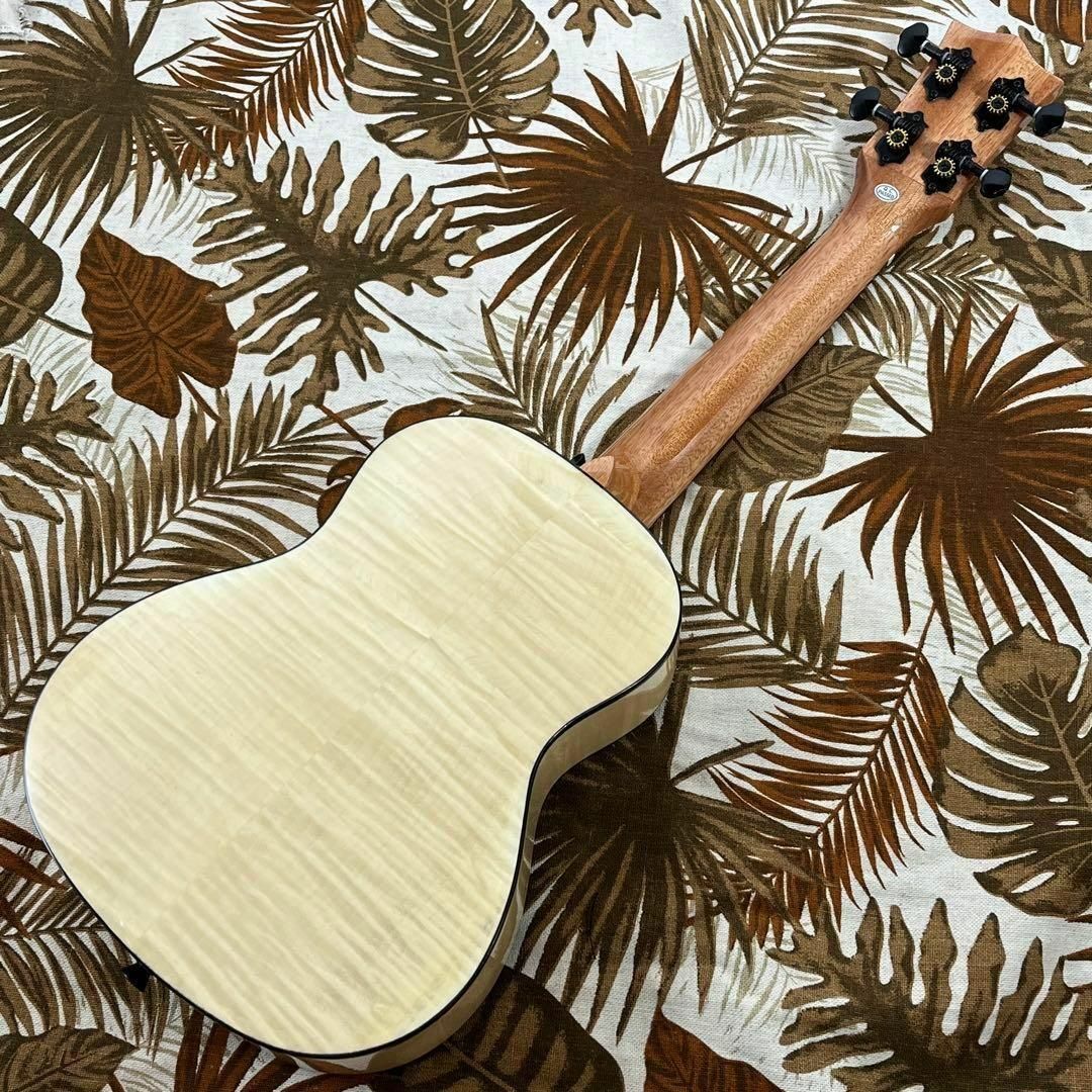 【Acoway ukulele】カナダ産フレイムメイプルのエレキ・ウクレレ 5