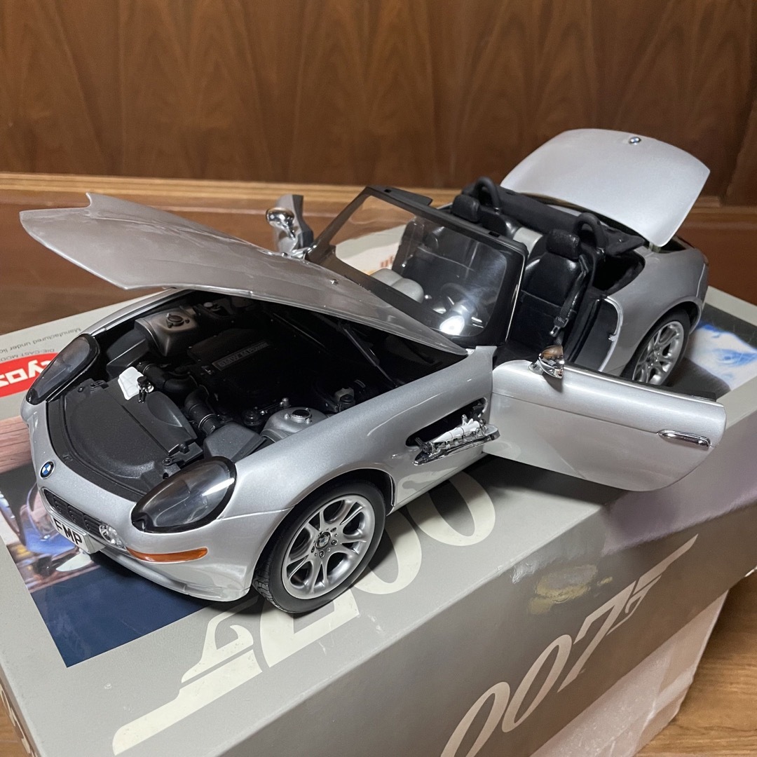 京商 - 激レア！絶版未展示品 京商1/12 BMW Z8 007James Bond仕様の ...