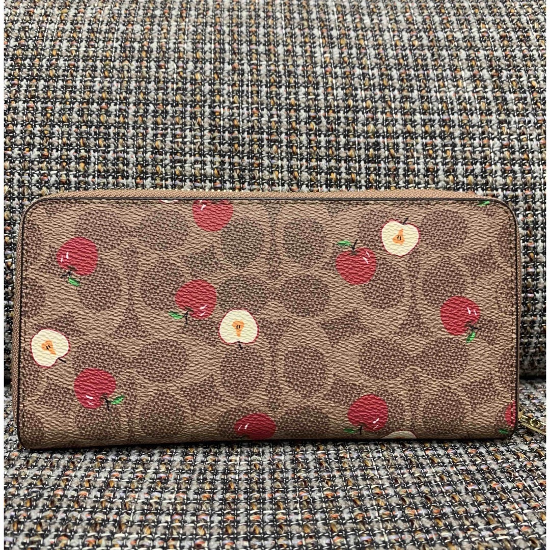 COACH - コーチ 長財布 ブラウンシグネチャー×アップルカラー りんごの