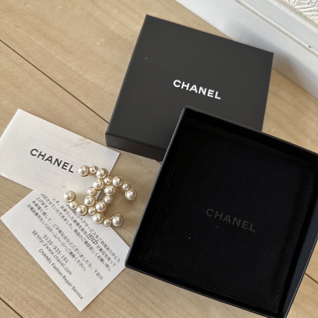 CHANEL(シャネル)の♥️ CHANEL シャネル ♥️パール　ブローチ　g-dragon使用タイプ レディースのアクセサリー(ブローチ/コサージュ)の商品写真