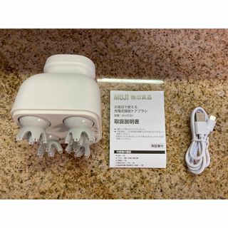 ムジルシリョウヒン(MUJI (無印良品))の【無印良品 公式】お風呂で使える充電式頭皮ケアブラシ・ＭＪ−ＥＣＢ１(ヘアブラシ/クシ)