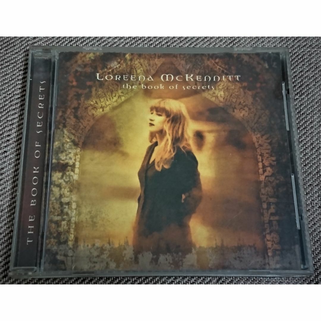 輸入盤ＣＤ：ロリーナ・マッケニット「The book of Secrets」 エンタメ/ホビーのCD(ポップス/ロック(洋楽))の商品写真