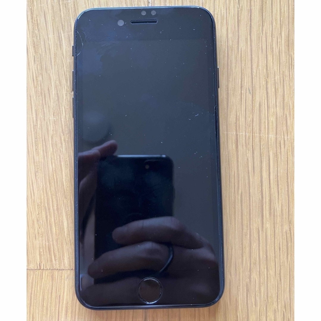iPhone(アイフォーン)の【美品】箱付き iPhoneSE2 本体 ブラック 64GB スマホ/家電/カメラのスマートフォン/携帯電話(スマートフォン本体)の商品写真
