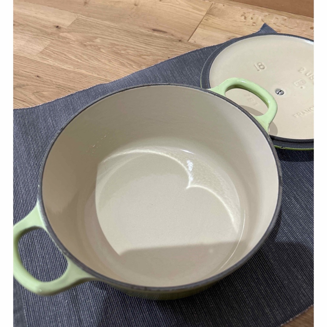 LE CREUSET(ルクルーゼ)のル・クルーゼ　ココットロンド18㎝ インテリア/住まい/日用品のキッチン/食器(鍋/フライパン)の商品写真