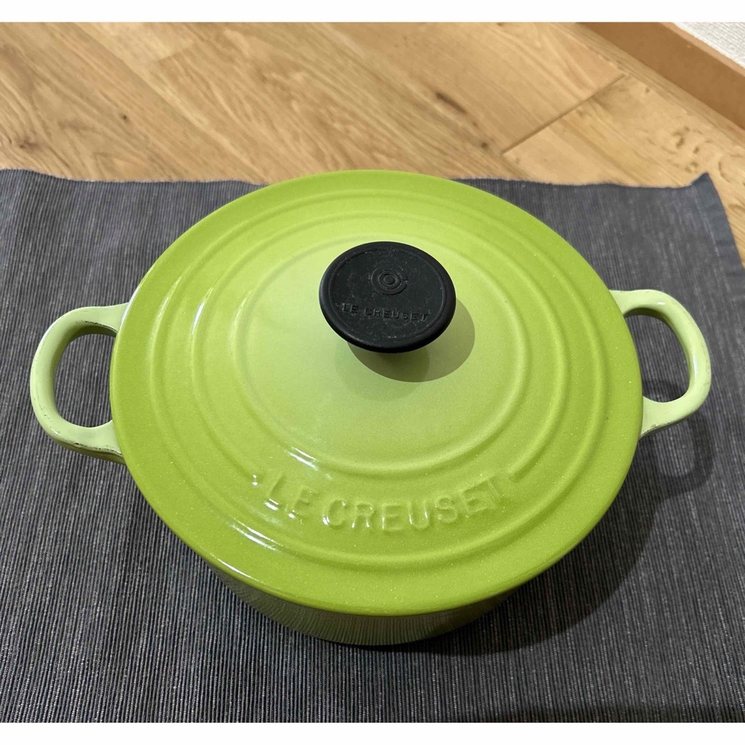 LE CREUSET(ルクルーゼ)のル・クルーゼ　ココットロンド18㎝ インテリア/住まい/日用品のキッチン/食器(鍋/フライパン)の商品写真