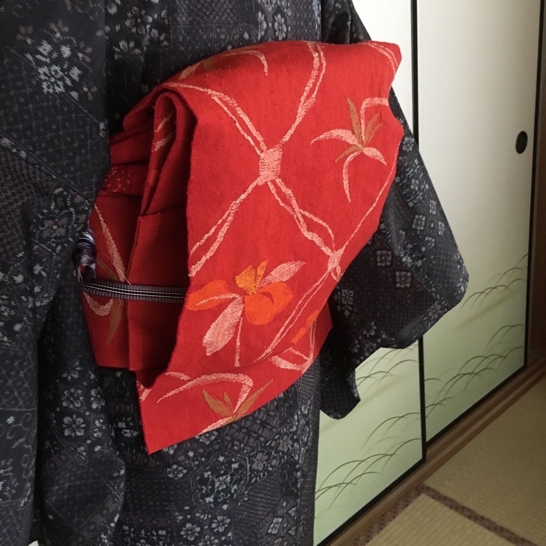 名古屋帯　織の紬帯　赤　花柄 レディースの水着/浴衣(帯)の商品写真