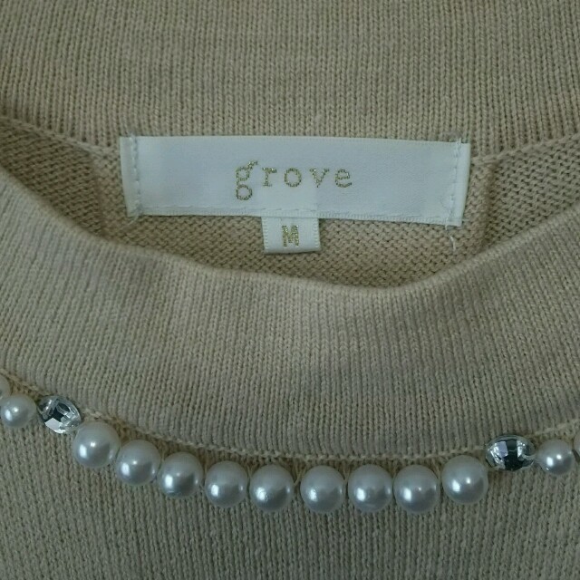 grove(グローブ)のgrove  ビジューパールつきニット レディースのトップス(ニット/セーター)の商品写真