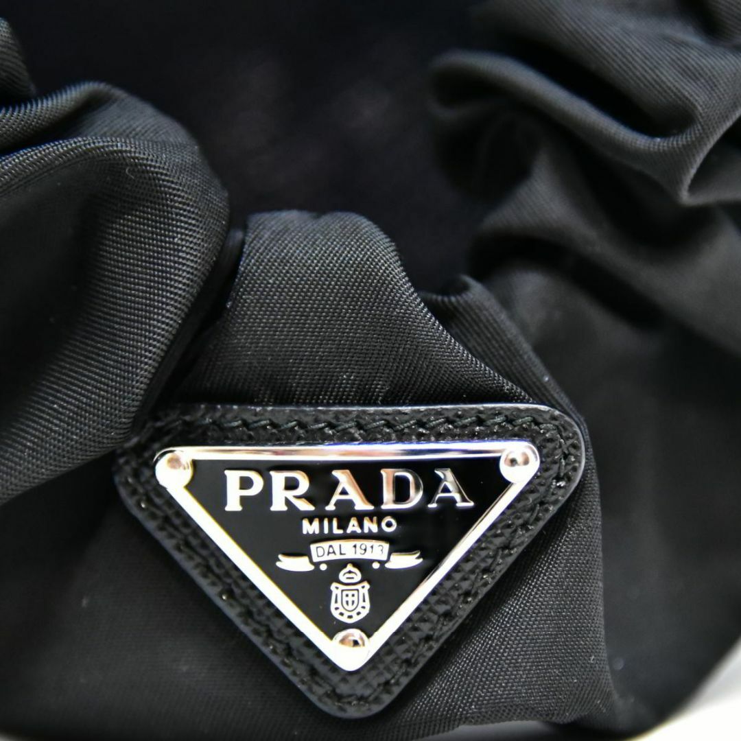 鑑定済 正規品 ほぼ新品 PRADA プラダ Re-Nylon シュシュ-