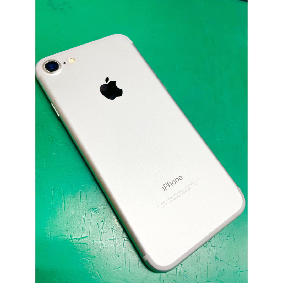 ﾊﾞｯﾃﾘｰ100％ SIMﾌﾘｰ iPhone7 32GB Silver超美品