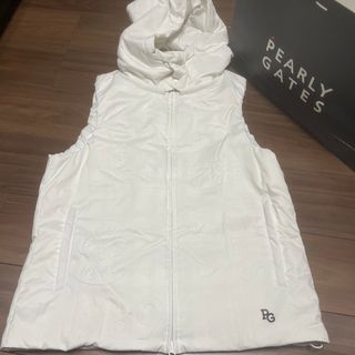 パーリーゲイツ(PEARLY GATES)のPEARLY GATES ダウンベスト　新品(ウエア)