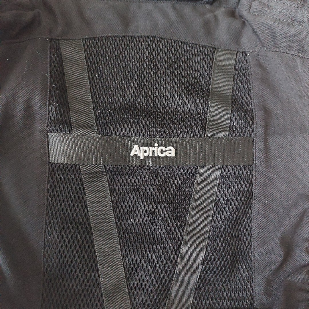 Aprica(アップリカ)の抱っこひも　アップリカ　ブラック　メッシュ　タテ抱っこ　おんぶ　中古品 キッズ/ベビー/マタニティの外出/移動用品(抱っこひも/おんぶひも)の商品写真