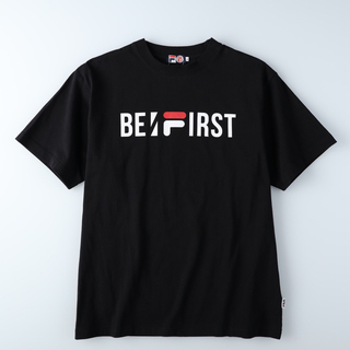 フィラ(FILA)のFILA×BE:FIRSTコラボTシャツ(Tシャツ(半袖/袖なし))