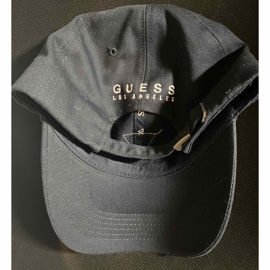 GUESS(ゲス)の超美品⭐︎ゲス⭐︎ネイビーキャップ メンズの帽子(キャップ)の商品写真