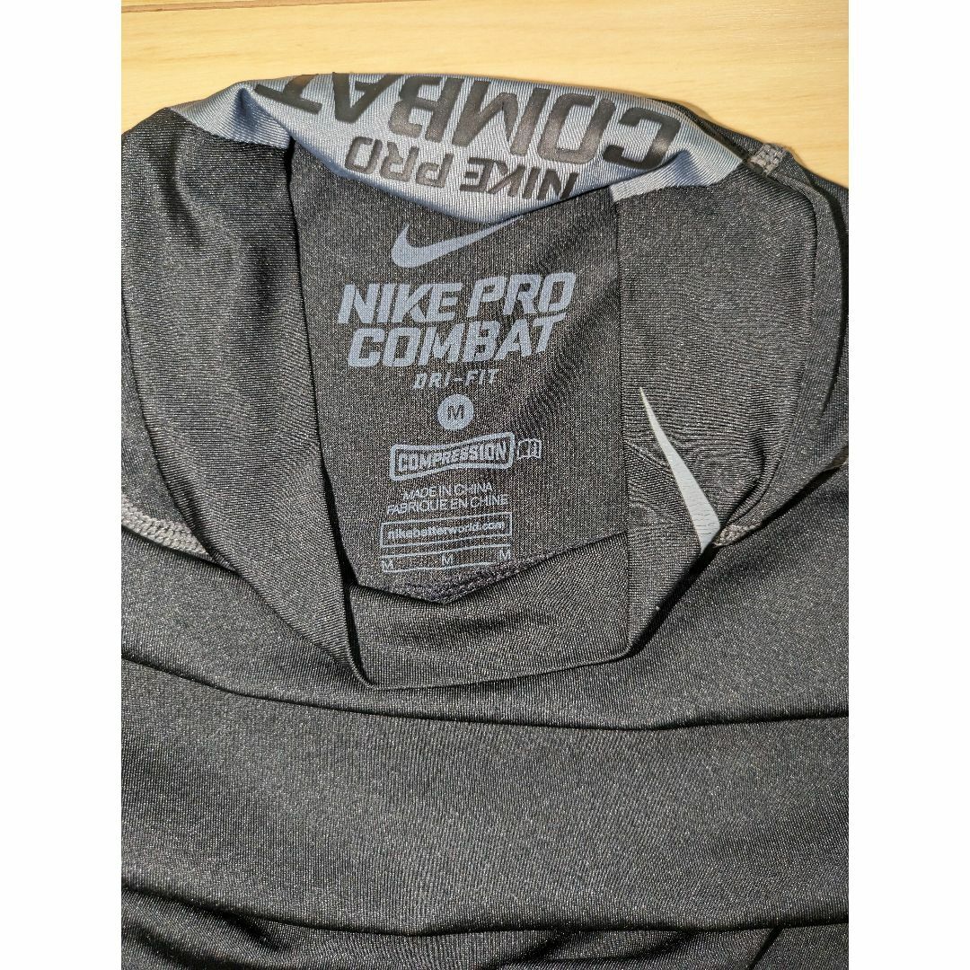 NIKE(ナイキ)のナイキプロ（NIKE PRO COMBAT）アンダーシャツ　メンズ スポーツ/アウトドアのトレーニング/エクササイズ(トレーニング用品)の商品写真