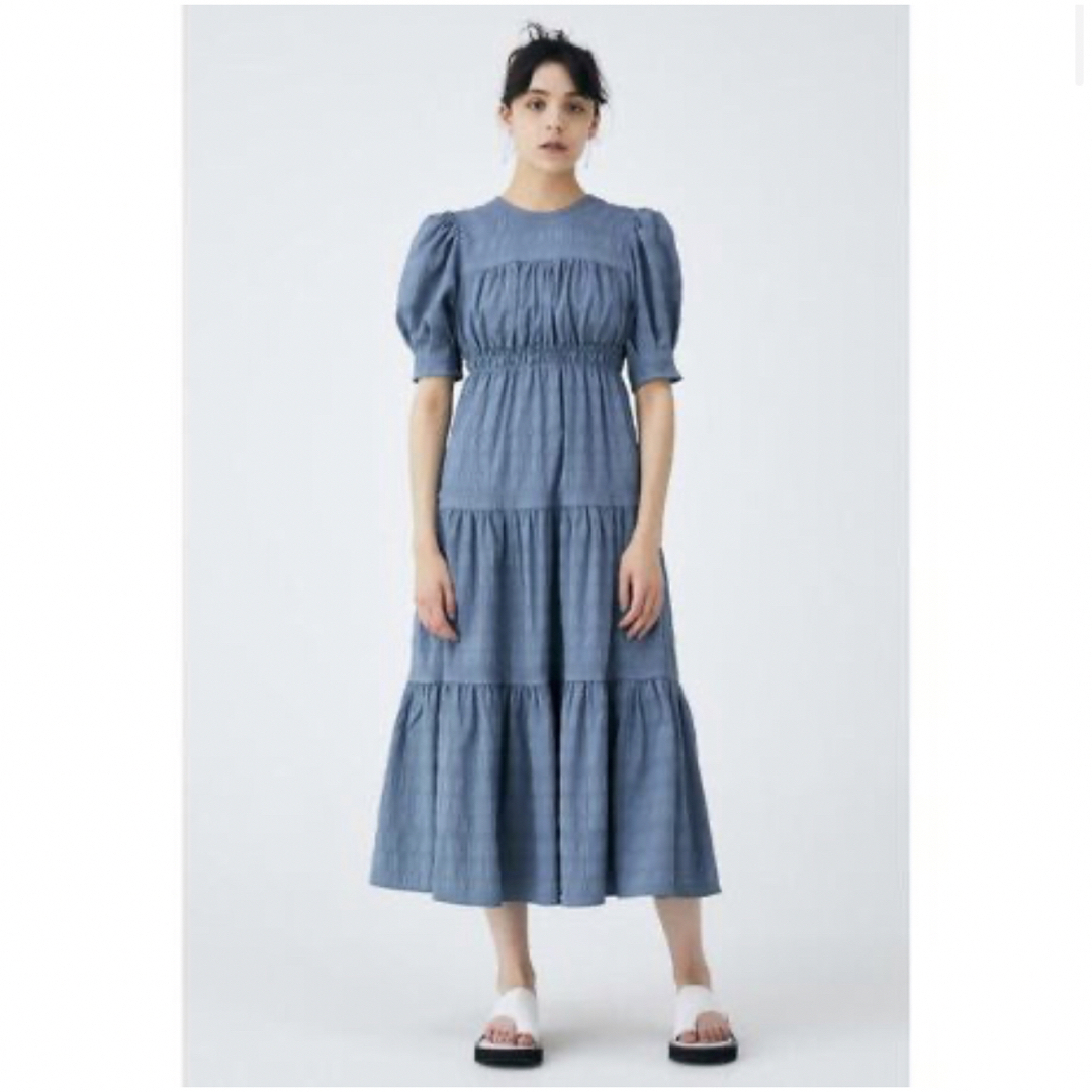 moussy(マウジー)のTUCKED SLEEVE TIERED ドレス レディースのワンピース(ロングワンピース/マキシワンピース)の商品写真