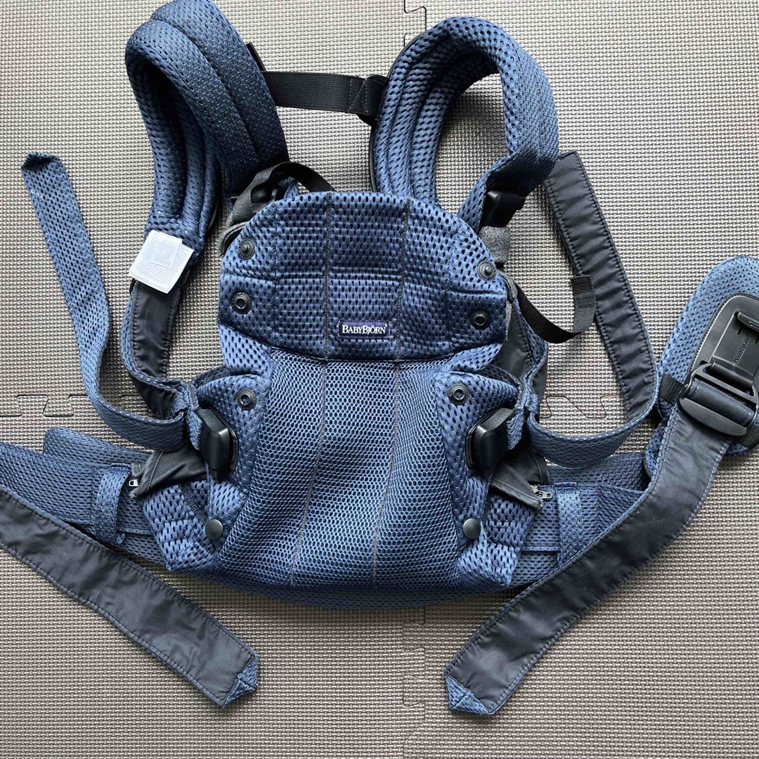 BABYBJORN(ベビービョルン)のベビービョルン 抱っこひも ベビーキャリア HARMONY ネイビーブルー キッズ/ベビー/マタニティの外出/移動用品(抱っこひも/おんぶひも)の商品写真