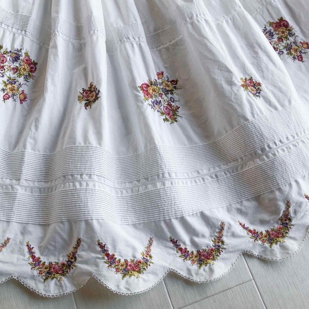 ピンクハウス ピンタック 裾スカラップ お花 刺繍 白 スカート