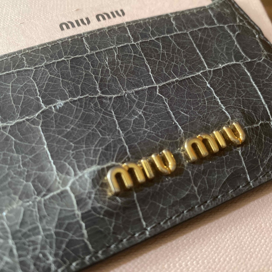 miumiu(ミュウミュウ)のmiumiu カードケース レディースのファッション小物(名刺入れ/定期入れ)の商品写真