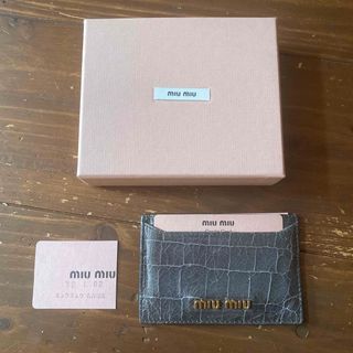 ミュウミュウ(miumiu)のmiumiu カードケース(名刺入れ/定期入れ)