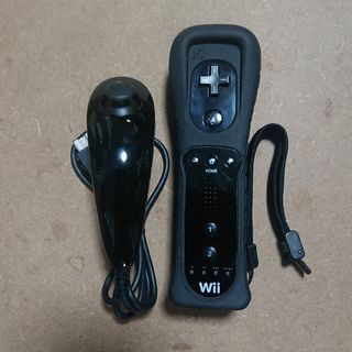 ウィー(Wii)のWii リモコンとヌンチャクのセット 黒 ブラック 任天堂純正品 シリコンカバー(家庭用ゲーム機本体)