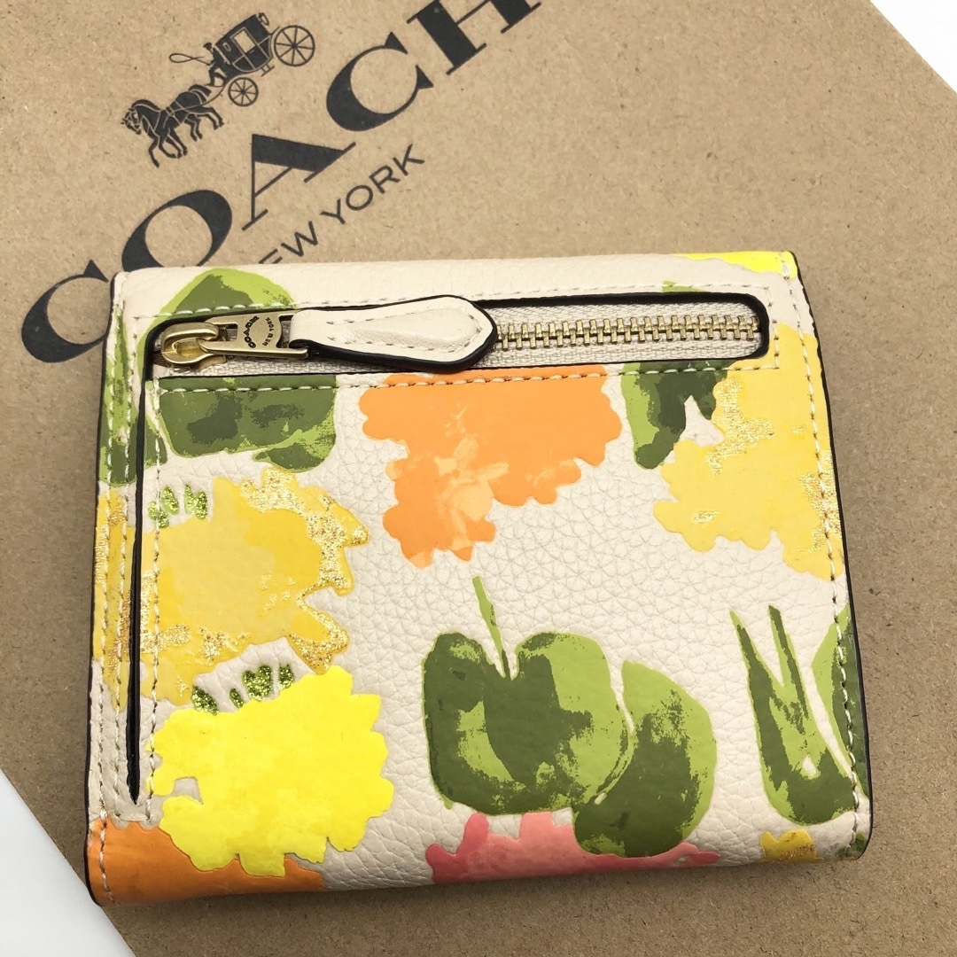 COACH(コーチ)の【COACH☆新品】ウィン スモール ウォレット・フローラル プリント！折り財布 レディースのファッション小物(財布)の商品写真