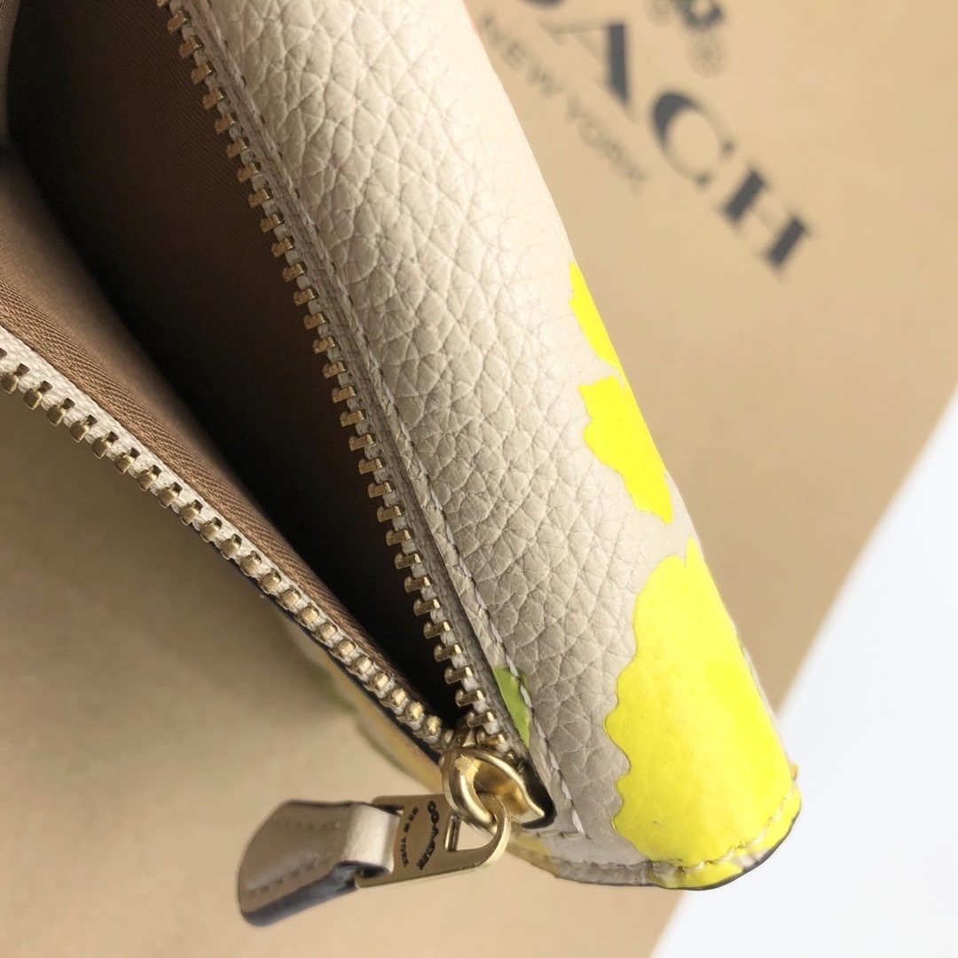 COACH(コーチ)の【COACH☆新品】ウィン スモール ウォレット・フローラル プリント！折り財布 レディースのファッション小物(財布)の商品写真