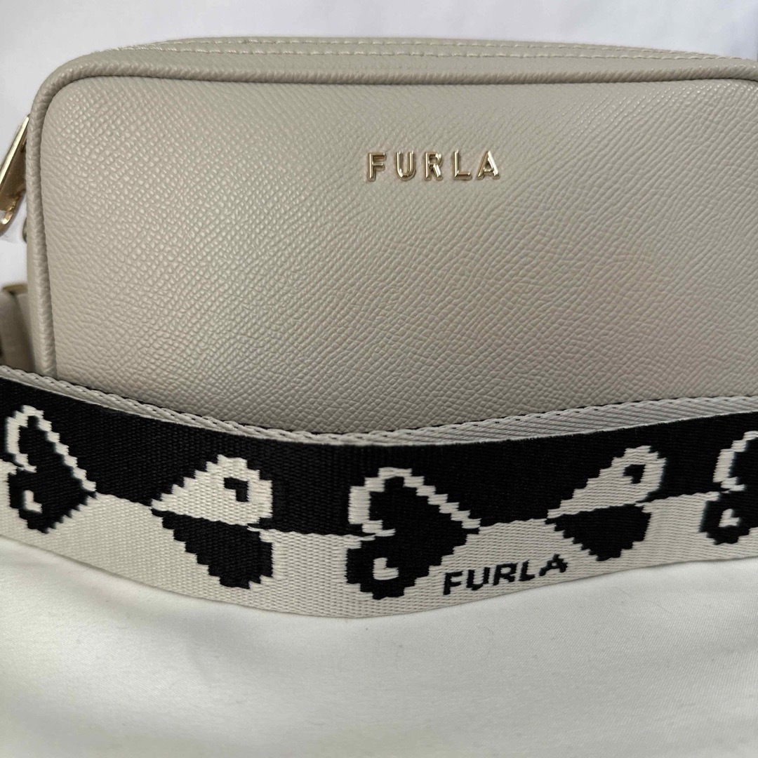 【新品 レア！】 FURLA ハート❤️ストラップ♪ クロスボディ ショルダー