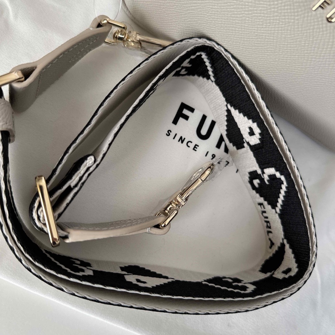 新品 レア！】 FURLA ハート❤️ストラップ♪ クロスボディ ショルダー-