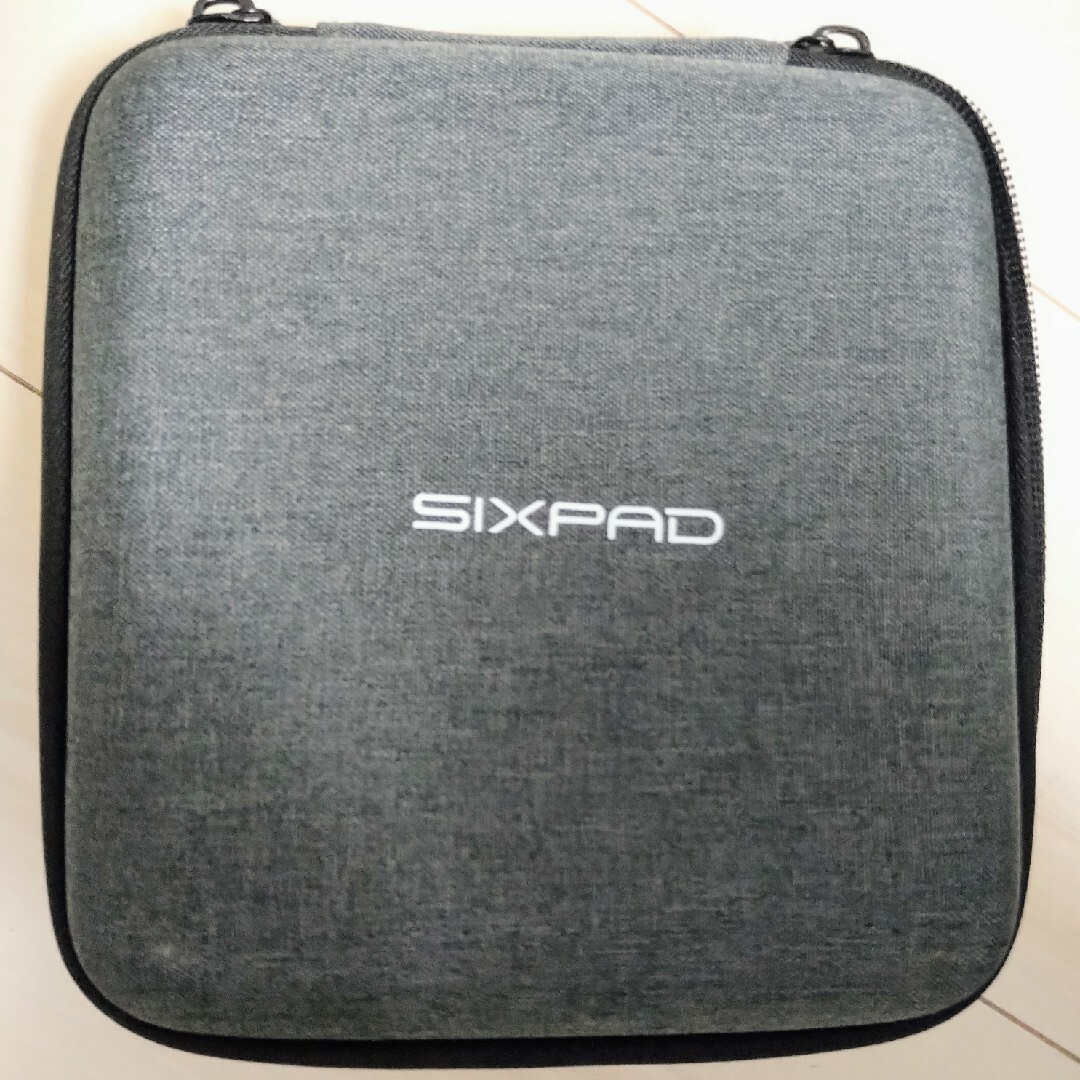 SIXPAD(シックスパッド)の【美品】SIXPAD Power Gun（パワーガン） コスメ/美容のボディケア(ボディマッサージグッズ)の商品写真