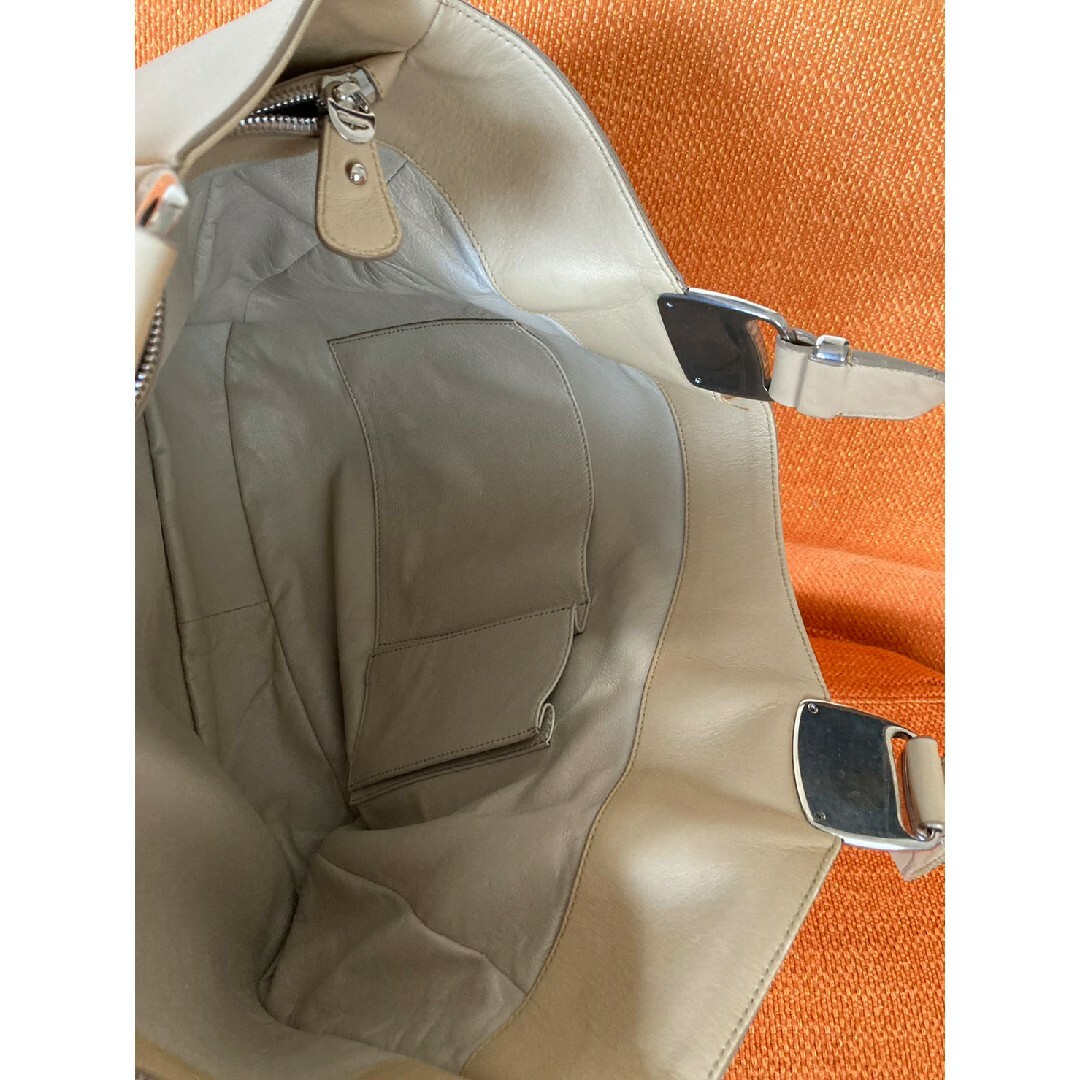 フェラガモ バッグ レディースのバッグ(ショルダーバッグ)の商品写真